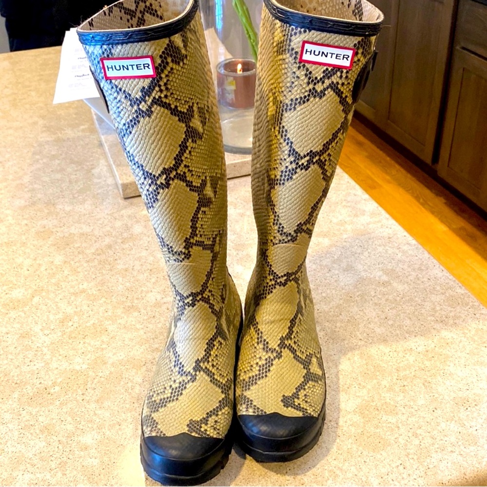 Hunter Boots - Picture 2 of 5